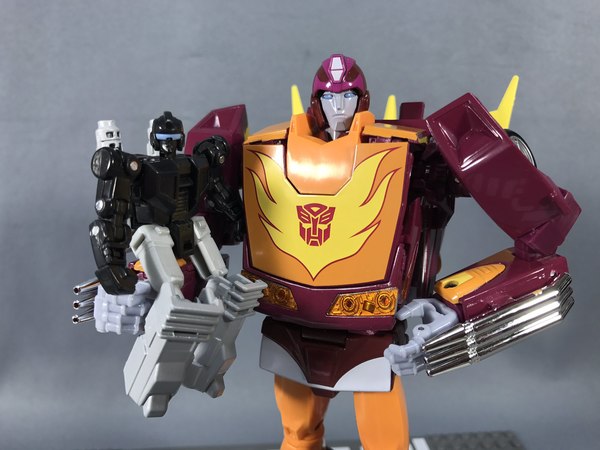 Masterpiece MP 40 Targetmaster Hot Rod In Hand Photos With Comparisons To MP 28 09 (9 of 14)